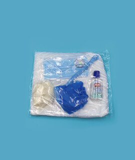 Prémium Látogatói csomag - Arcmaszk, köpeny, hajháló, lábzsák, gumikesztyű, kézfertőtlenítő gél - OneSize